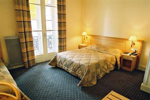 Hotel Le Bourbon Pau Centre Quarto foto