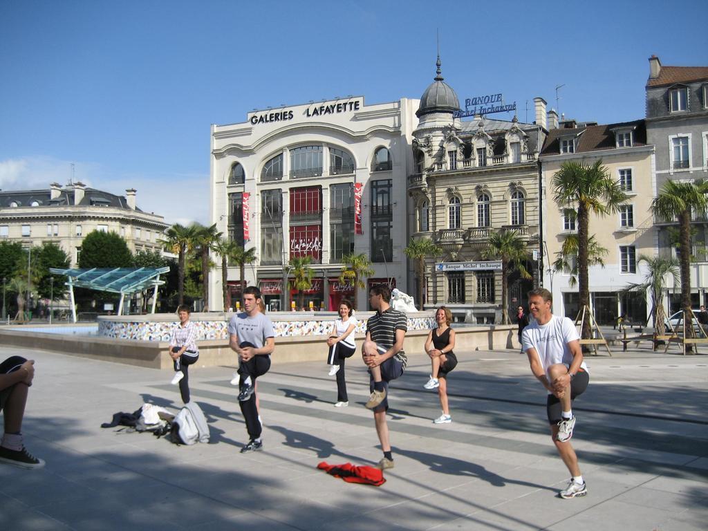 Hotel Le Bourbon Pau Centre Exterior foto